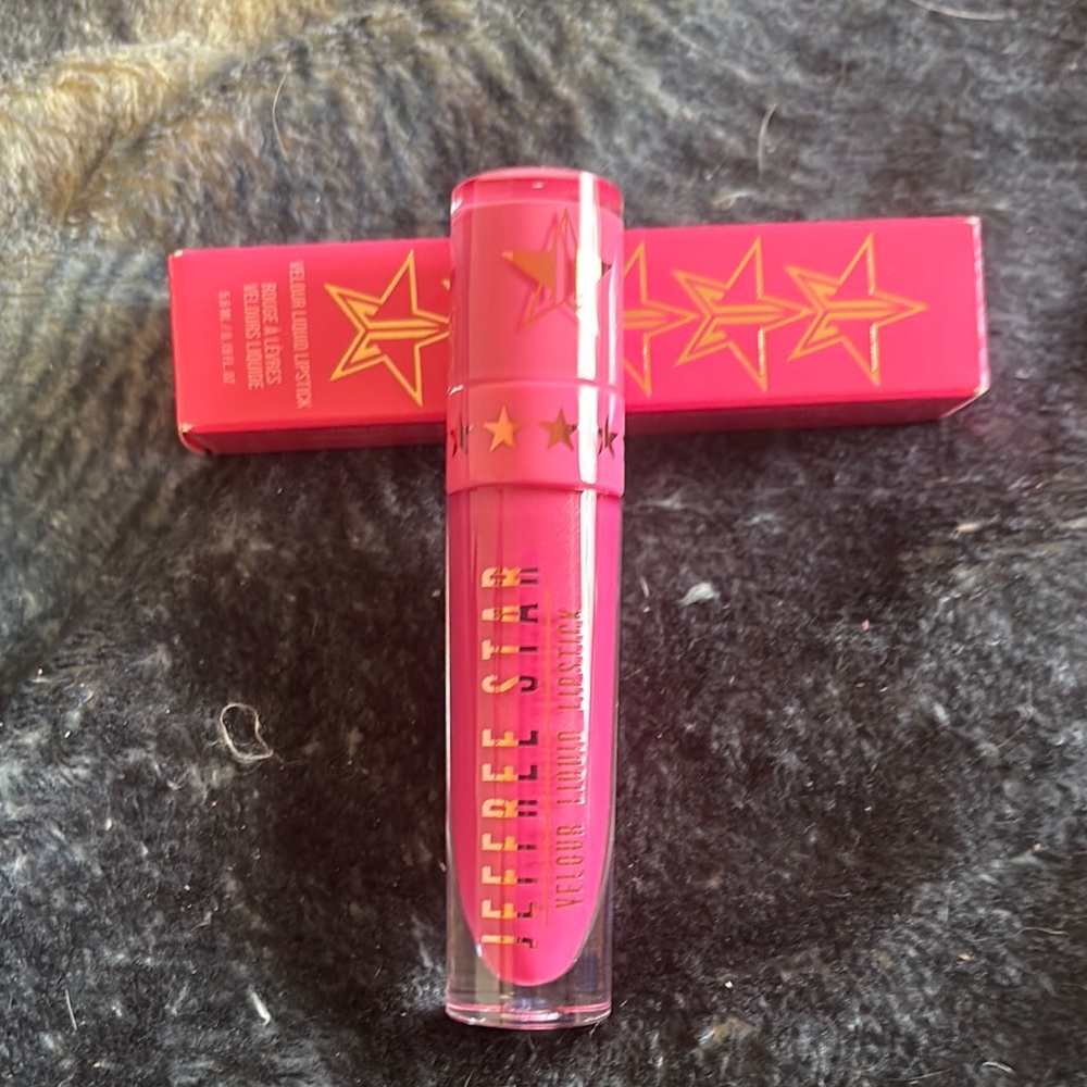 Jeffree Star Pink Lipstick Vibrant Makeup
